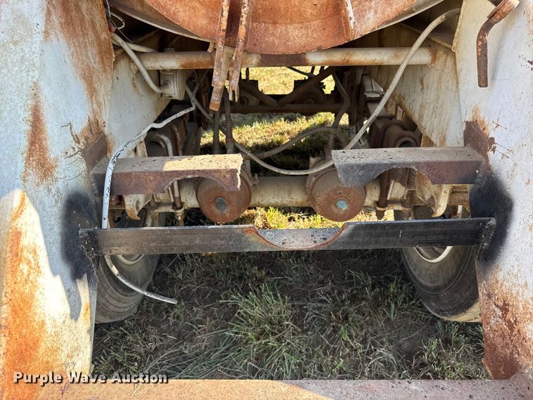 image for item ER0111 1991 V.E. Enterprises Inc DOTF 140B vacuum trailer