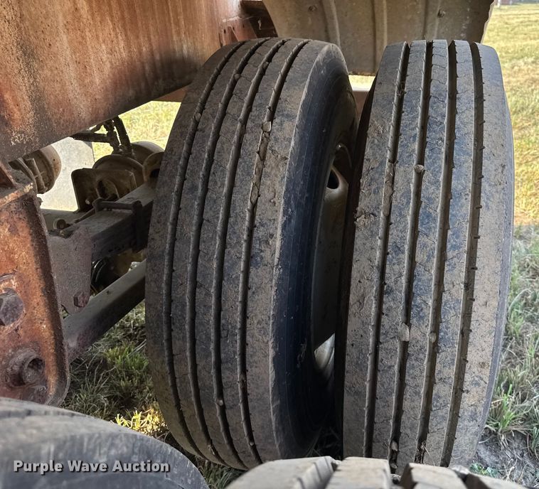 image for item ER0111 1991 V.E. Enterprises Inc DOTF 140B vacuum trailer