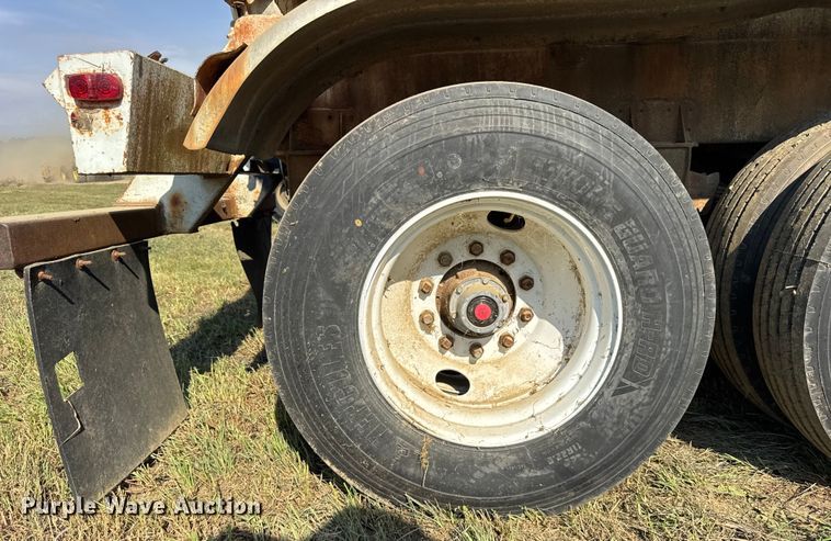 image for item ER0111 1991 V.E. Enterprises Inc DOTF 140B vacuum trailer