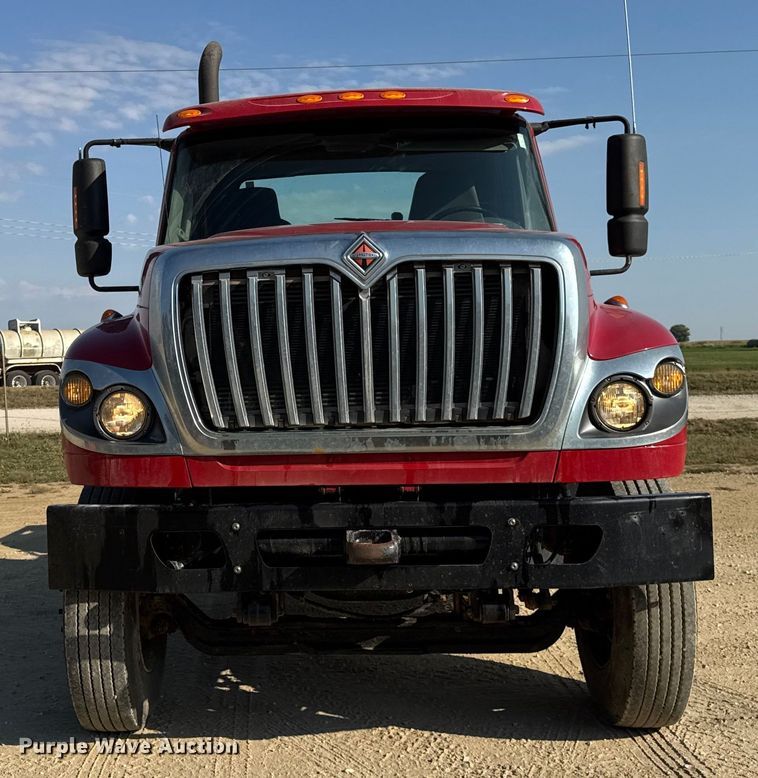 image for item ER0113 2014 International 7600 semi truck