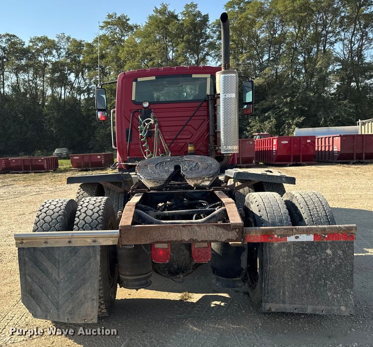 image for item ER0113 2014 International 7600 semi truck