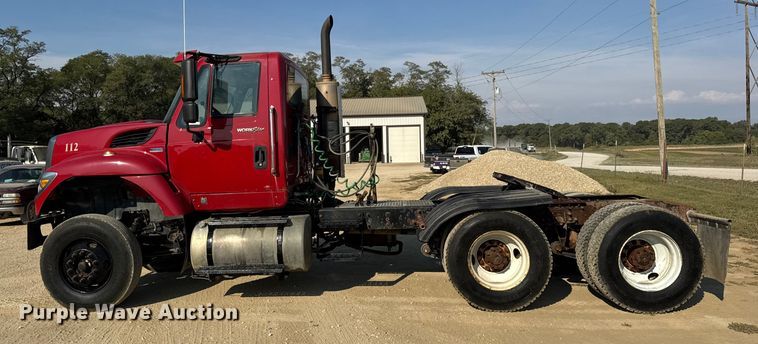 image for item ER0113 2014 International 7600 semi truck