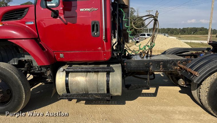 image for item ER0113 2014 International 7600 semi truck