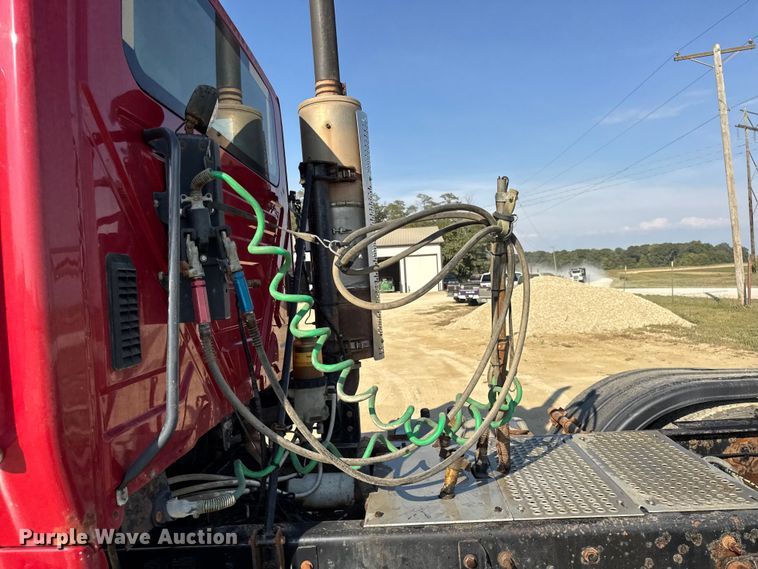 image for item ER0113 2014 International 7600 semi truck