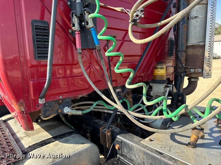 image for item ER0113 2014 International 7600 semi truck