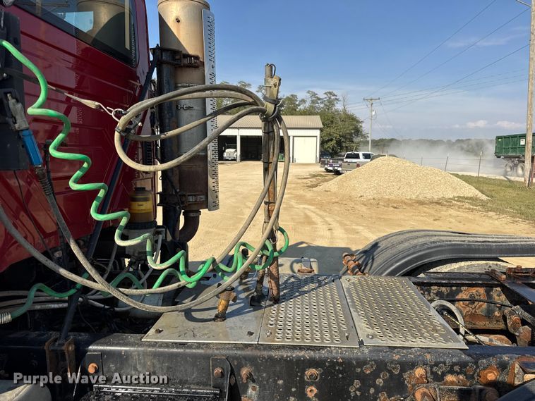 image for item ER0113 2014 International 7600 semi truck