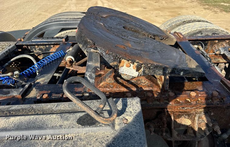 image for item ER0113 2014 International 7600 semi truck