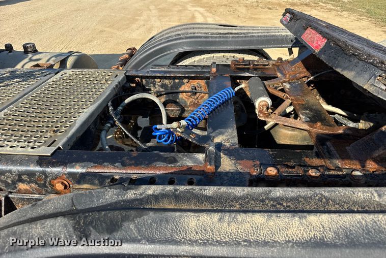 image for item ER0113 2014 International 7600 semi truck