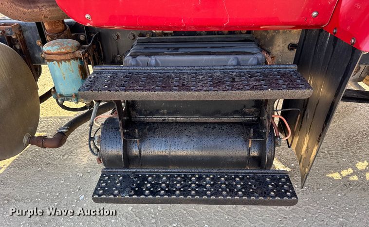 image for item ER0113 2014 International 7600 semi truck