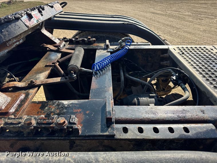 image for item ER0113 2014 International 7600 semi truck