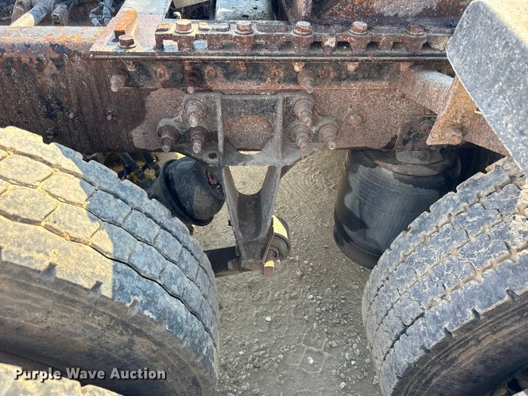 image for item ER0113 2014 International 7600 semi truck