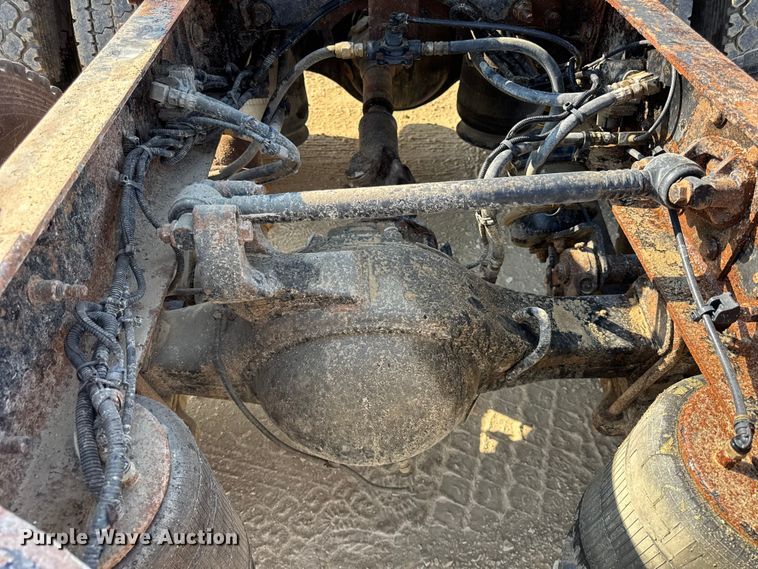 image for item ER0113 2014 International 7600 semi truck