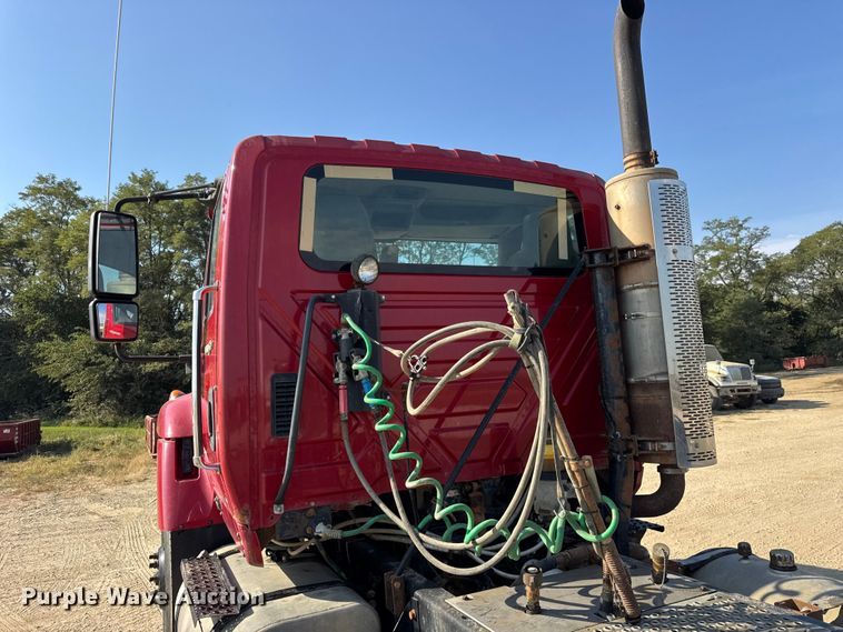 image for item ER0113 2014 International 7600 semi truck