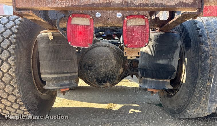 image for item ER0113 2014 International 7600 semi truck