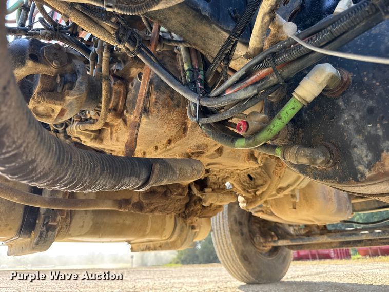 image for item ER0113 2014 International 7600 semi truck