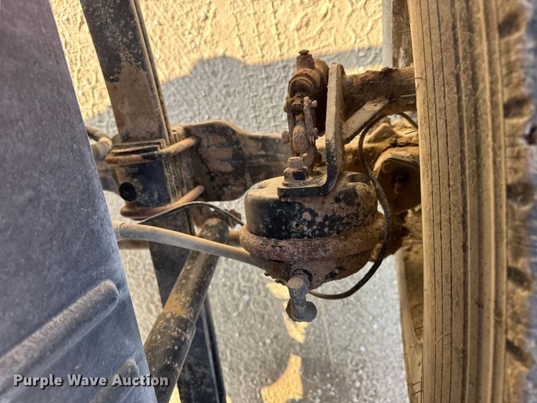 image for item ER0113 2014 International 7600 semi truck