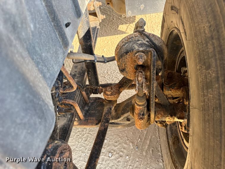 image for item ER0113 2014 International 7600 semi truck