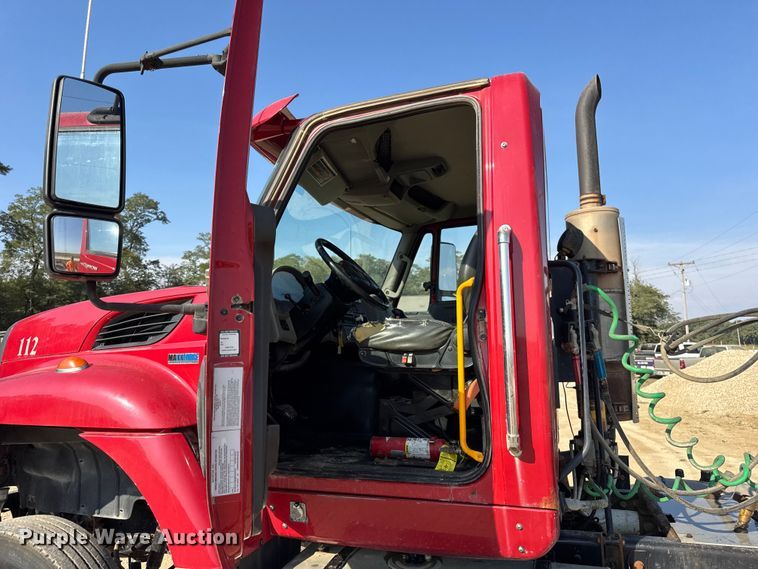 image for item ER0113 2014 International 7600 semi truck