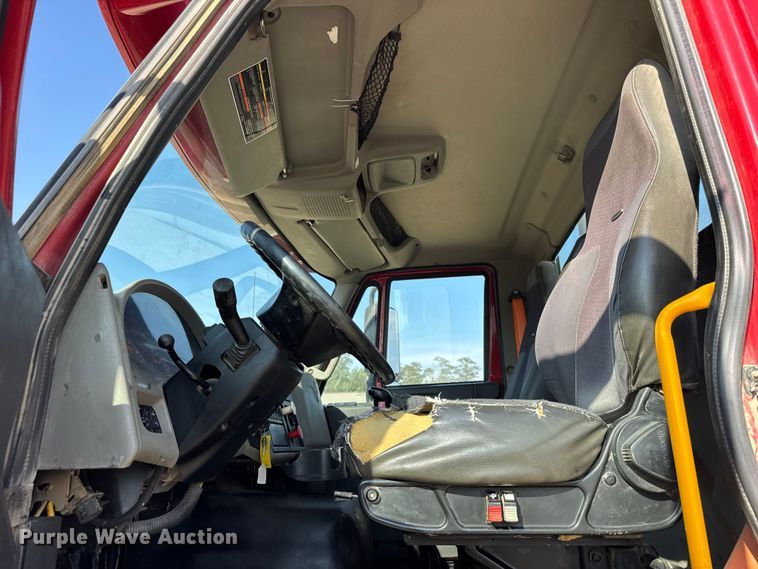 image for item ER0113 2014 International 7600 semi truck