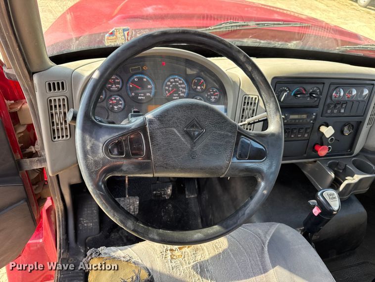 image for item ER0113 2014 International 7600 semi truck