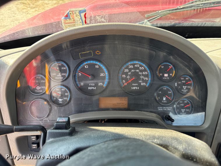 image for item ER0113 2014 International 7600 semi truck