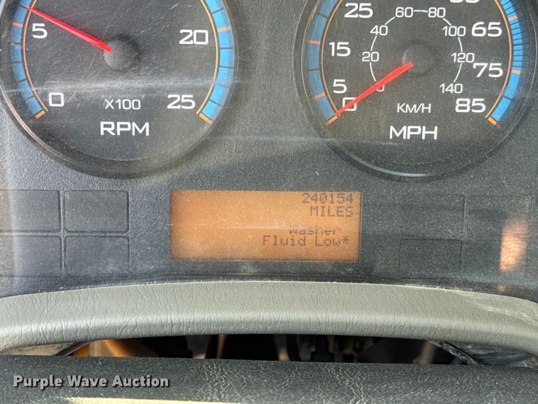 image for item ER0113 2014 International 7600 semi truck