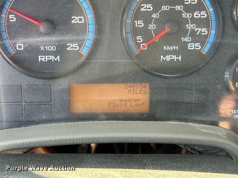 image for item ER0113 2014 International 7600 semi truck