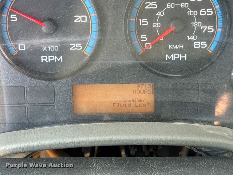 image for item ER0113 2014 International 7600 semi truck