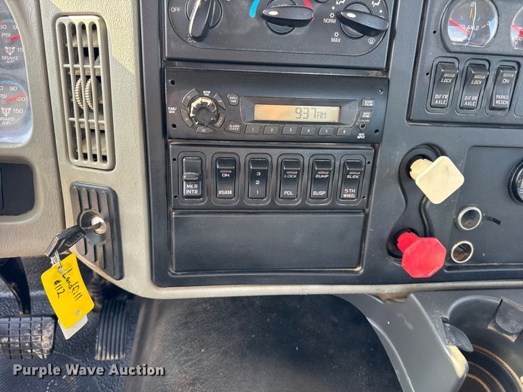 image for item ER0113 2014 International 7600 semi truck