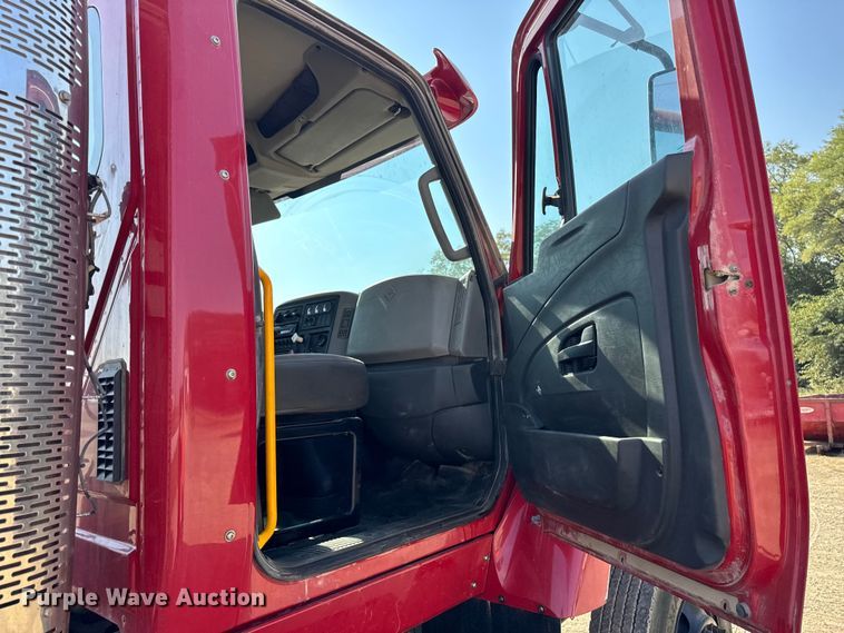 image for item ER0113 2014 International 7600 semi truck