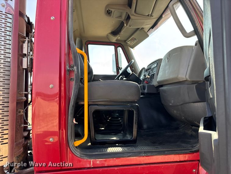 image for item ER0113 2014 International 7600 semi truck