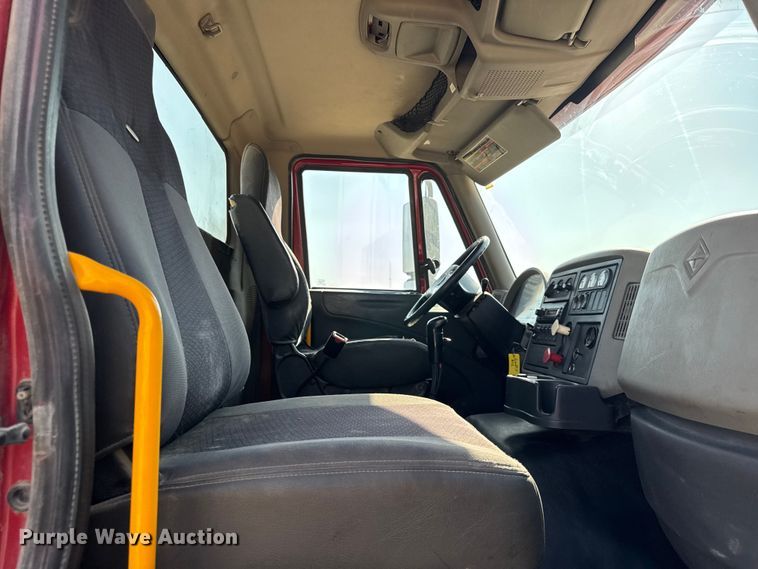 image for item ER0113 2014 International 7600 semi truck