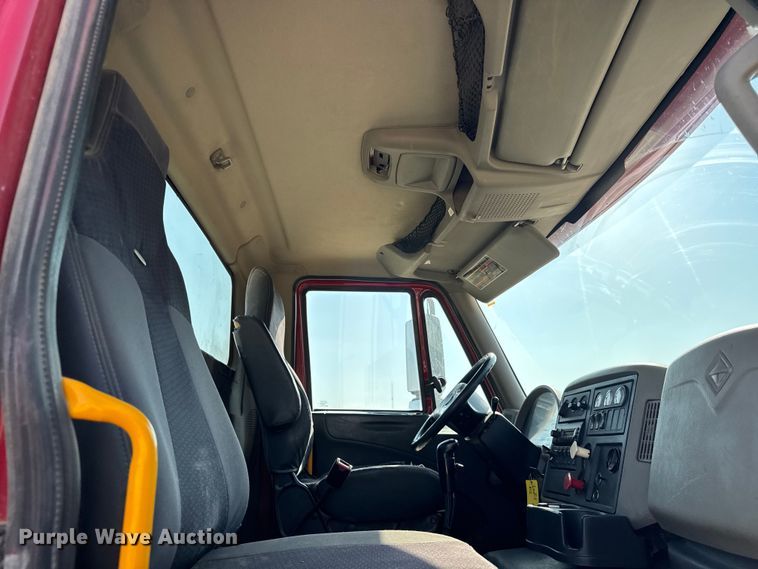 image for item ER0113 2014 International 7600 semi truck