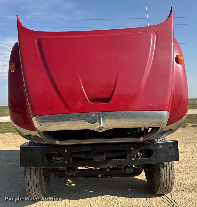 image for item ER0113 2014 International 7600 semi truck