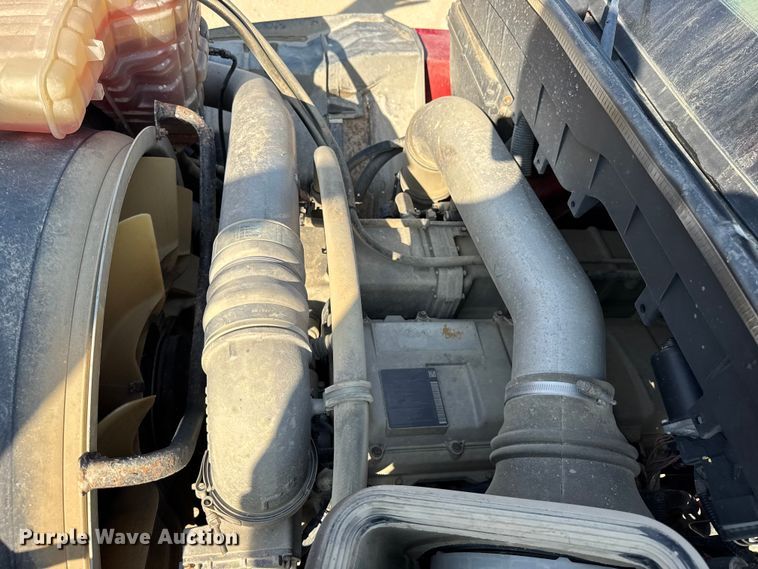 image for item ER0113 2014 International 7600 semi truck