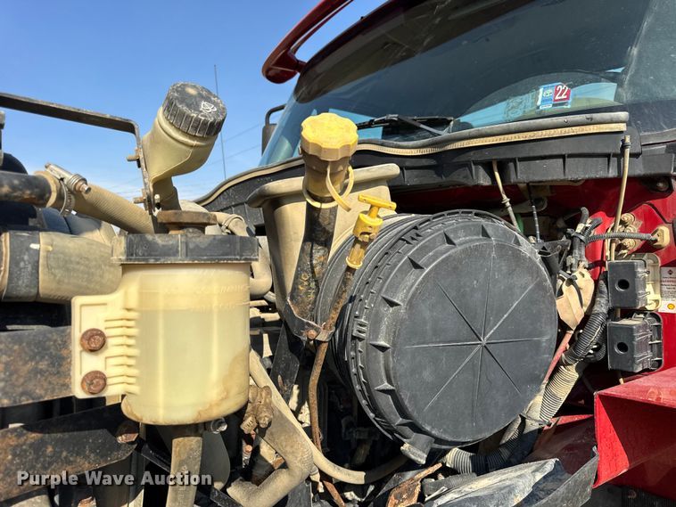 image for item ER0113 2014 International 7600 semi truck