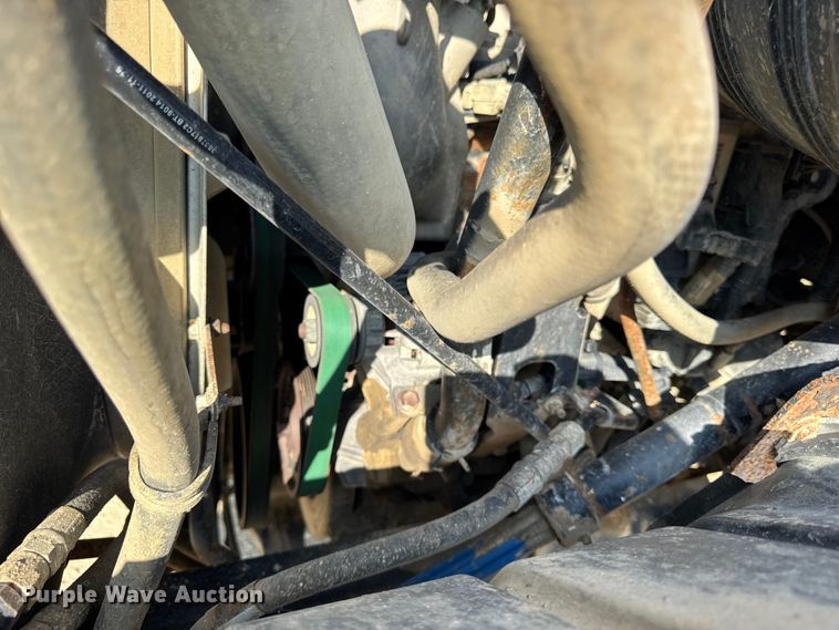 image for item ER0113 2014 International 7600 semi truck