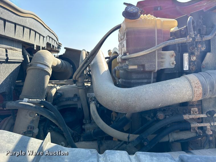 image for item ER0113 2014 International 7600 semi truck