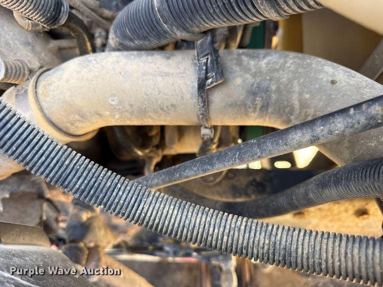 image for item ER0113 2014 International 7600 semi truck