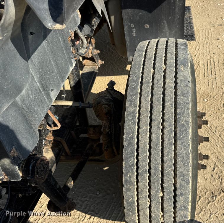 image for item ER0113 2014 International 7600 semi truck