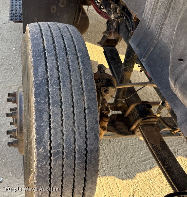 image for item ER0113 2014 International 7600 semi truck