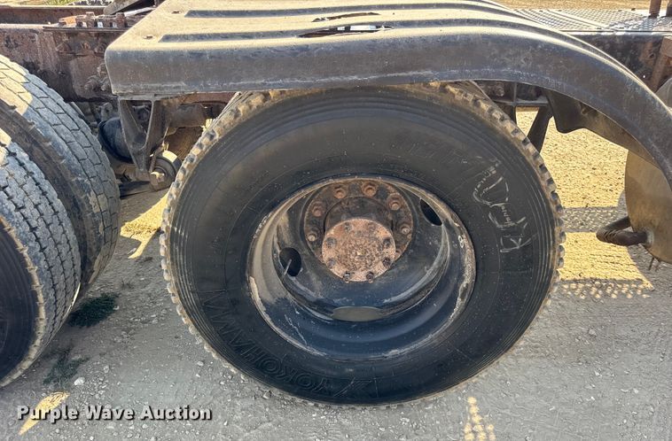 image for item ER0113 2014 International 7600 semi truck