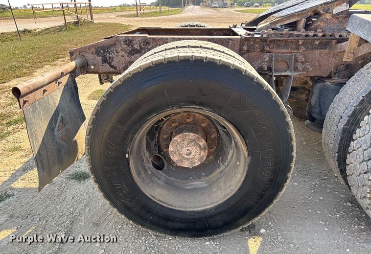 image for item ER0113 2014 International 7600 semi truck