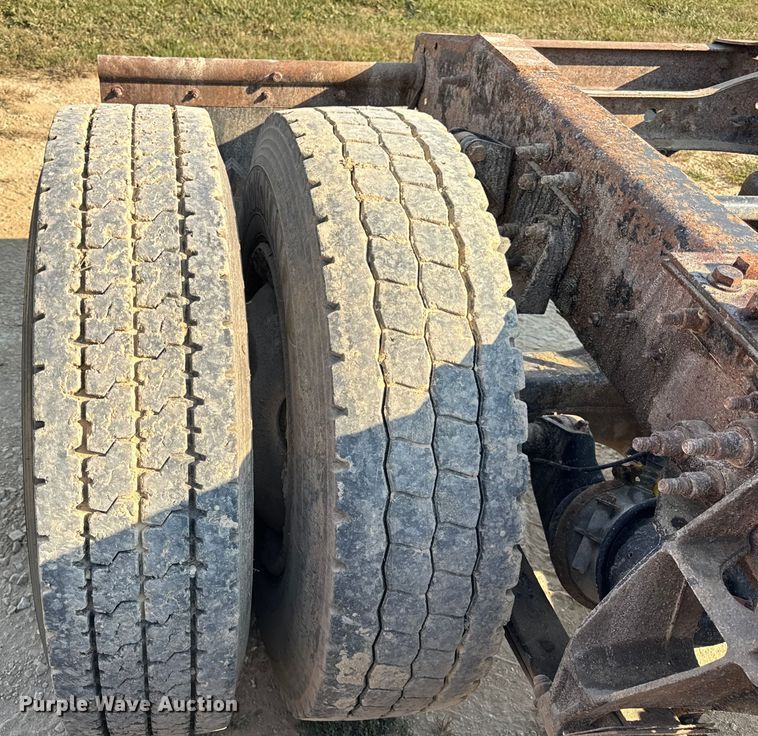 image for item ER0113 2014 International 7600 semi truck