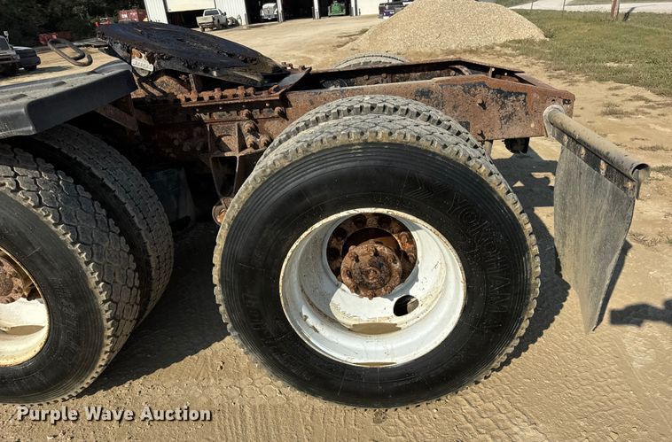 image for item ER0113 2014 International 7600 semi truck