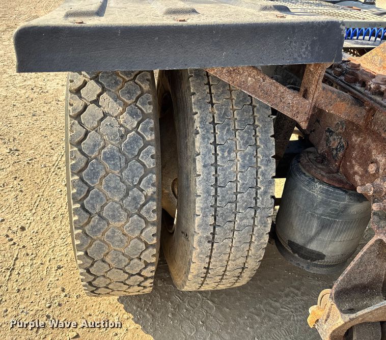 image for item ER0113 2014 International 7600 semi truck