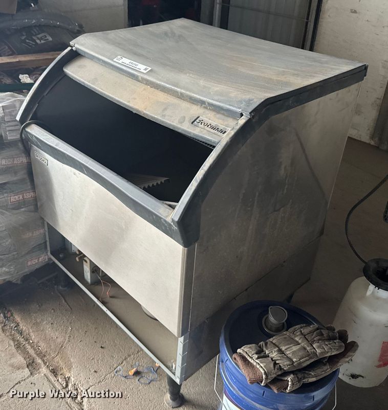 image for item ER2343 Scotsman Prodigy CU3030SW-1A ice maker