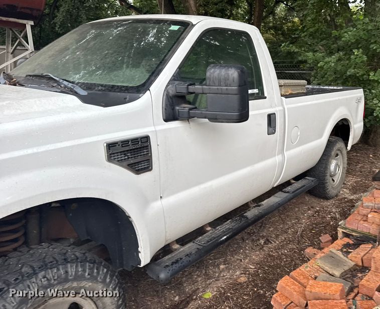 image for item ER2351 2009 Ford F250 Super Duty XL pickup truck