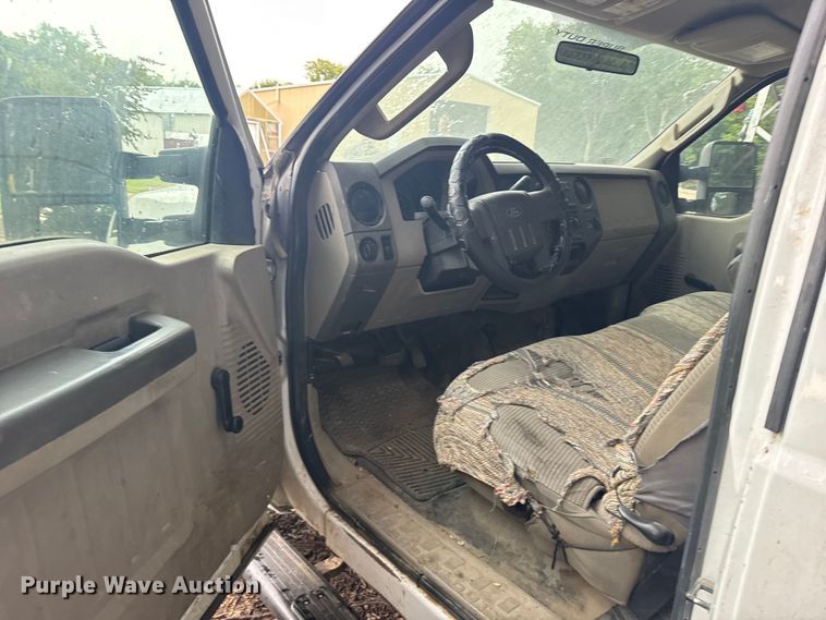 image for item ER2351 2009 Ford F250 Super Duty XL pickup truck