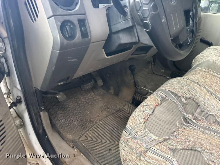 image for item ER2351 2009 Ford F250 Super Duty XL pickup truck